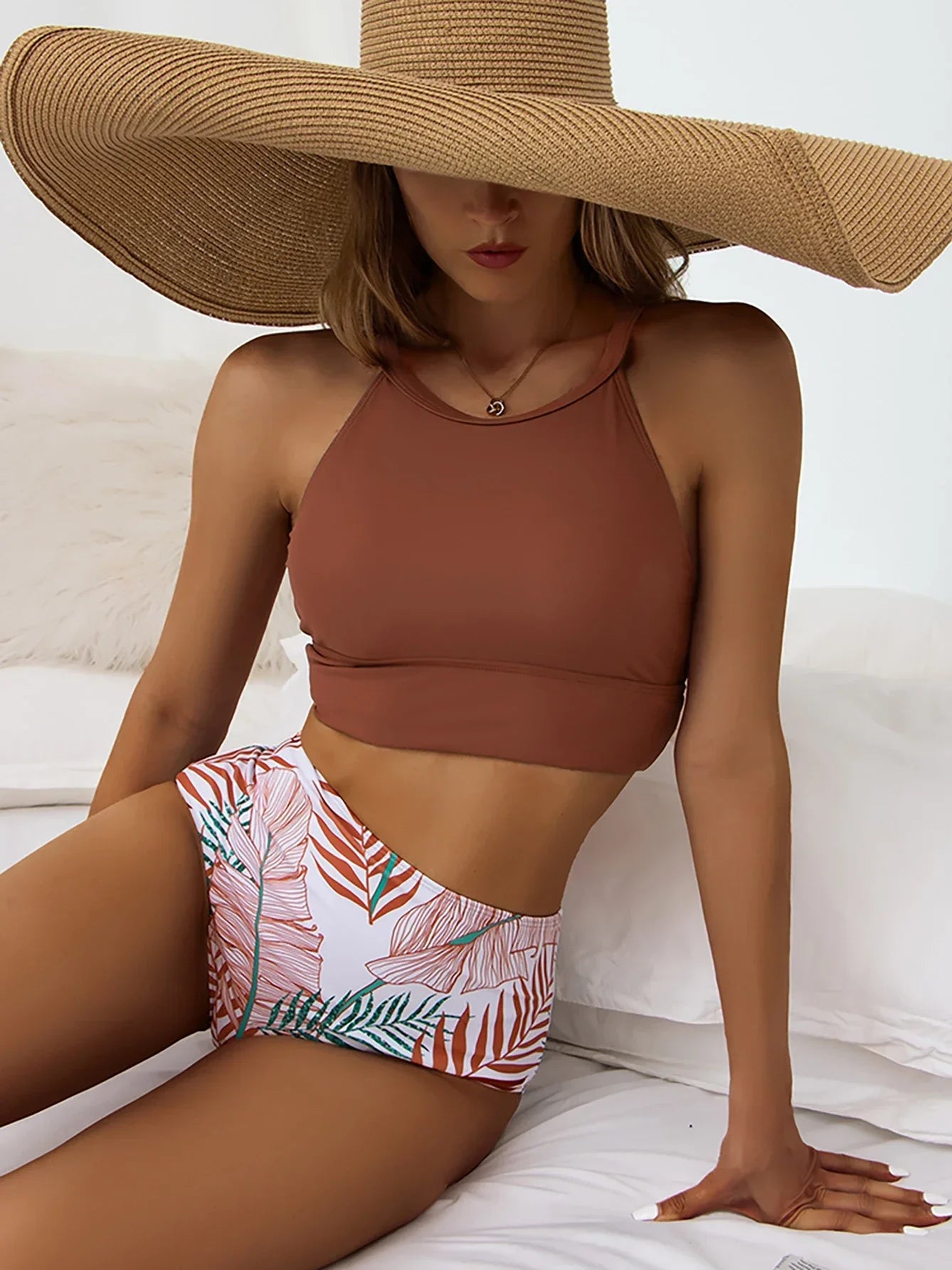 Nina – Květinové bikiny s vysokým pasem a vysokým výstřihem